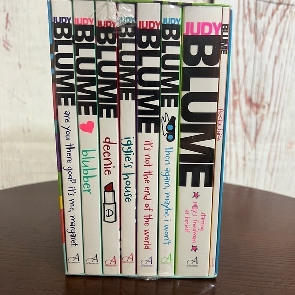 JUDY BLUME boxed set of 8 books plus bonus bookmark New in box and shrinkwrapped - Picture 7 of 7